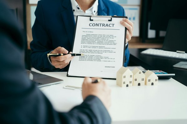 Quels sont les avantages et les risques d'investir en club deal immobilier ?